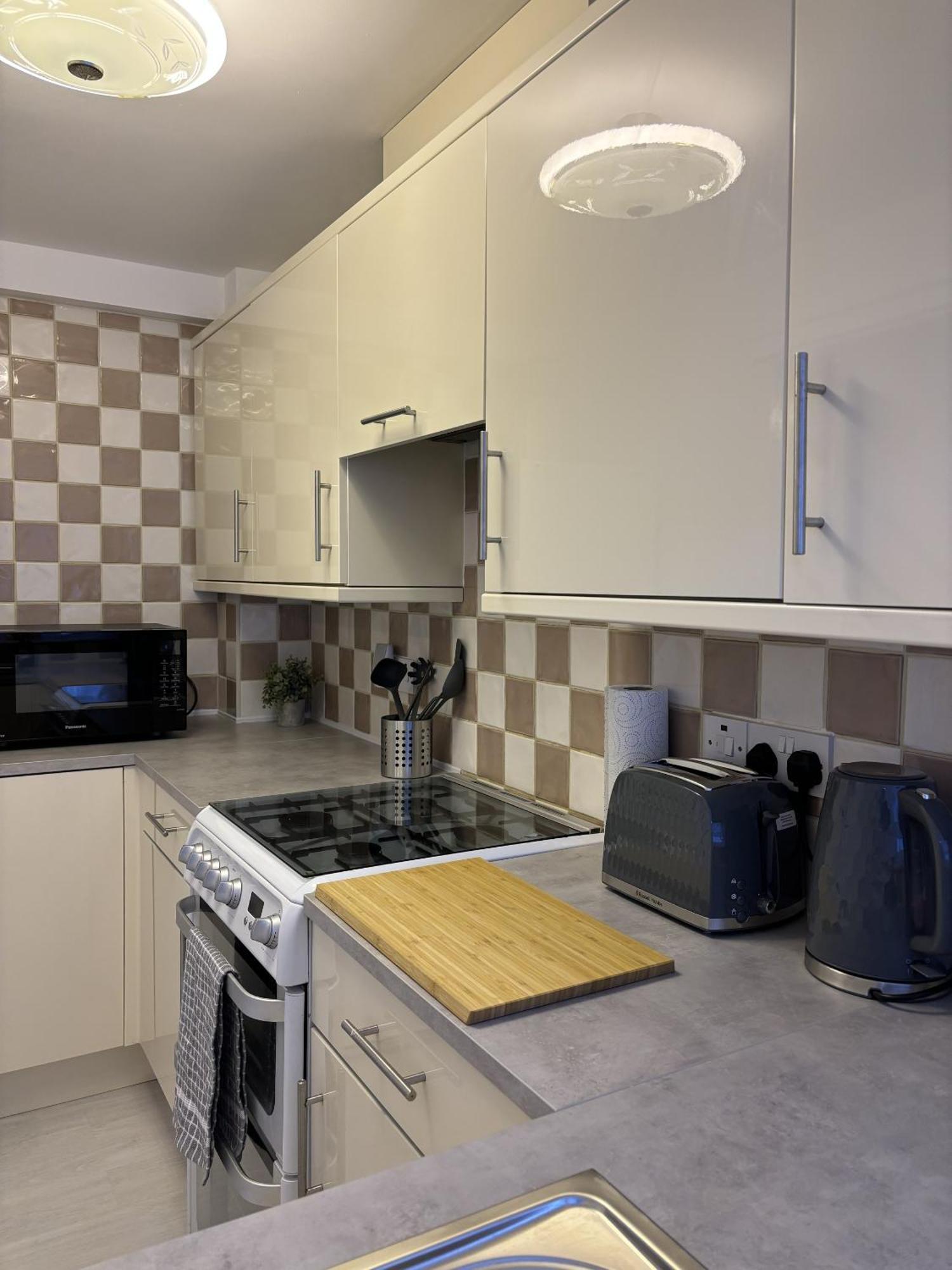 Cosy Corner - 2 Beds, Free Parking, Next To Southampton General Hospital Villa Exterior photo