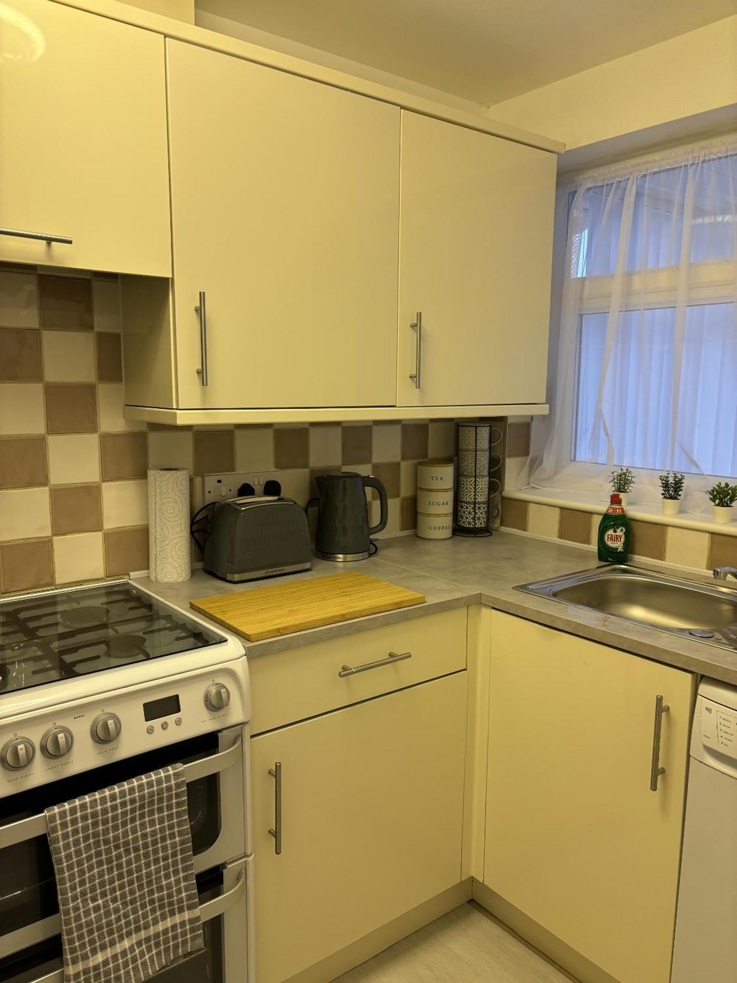 Cosy Corner - 2 Beds, Free Parking, Next To Southampton General Hospital Villa Exterior photo